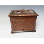 A VINTAGE CARVED OAK STORAGE BOX WITH FITTED INTERIOR, W 20 cm, H 16 cm, D 14.5 cm