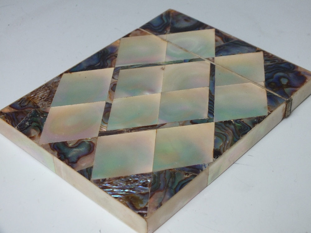 A VICTORIAN MOTHER OF PEARL AND ABALONE CARD CASE, 10 x 7.6 x 1 cm - Image 2 of 4