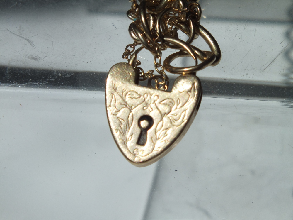 A HALLMARKED 9CT GOLD DOUBLE ROW CHAIN LINK STYLE BRACELET, with engraved heart clasp and safety - Image 2 of 4