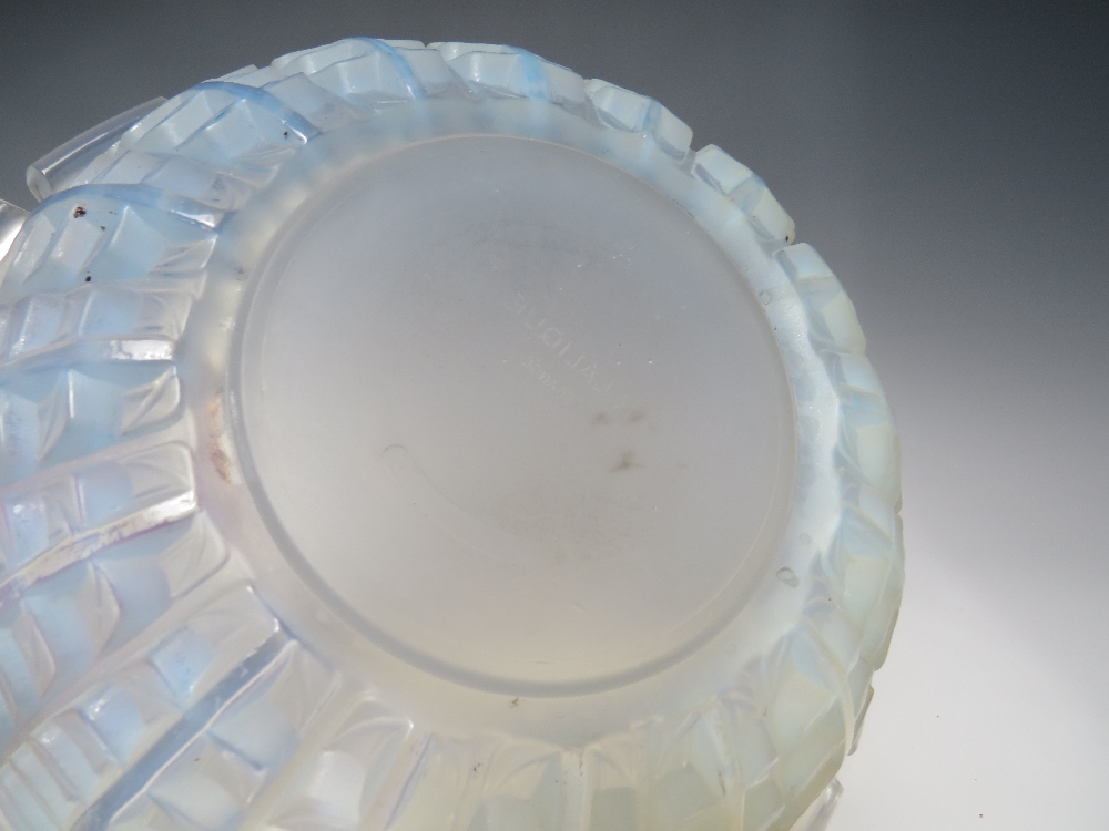 RENÉ LALIQUE (1860-1945). AN EARLY 20TH CENTURY ACACIA PATTERN OPALESCENT FROSTED GLASS BOWL, - Image 4 of 5