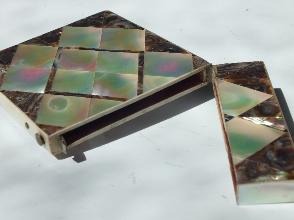 A VICTORIAN MOTHER OF PEARL AND ABALONE CARD CASE, 10 x 7.6 x 1 cm - Image 3 of 4