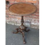 A 19TH CENTURY CIRCULAR PEDESTAL TABLE, the tray top raised on an elaborate baluster support and