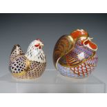 A ROYAL CROWN DERBY COCKEREL PAPERWEIGHT, with gold stopper, H 9.5 cm, together with a Hen