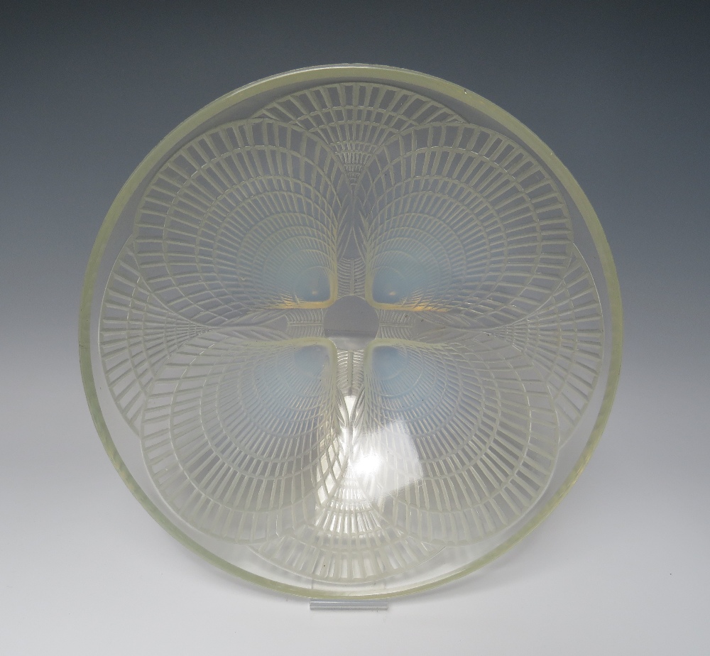 RENÉ LALIQUE (1860-1945). AN EARLY 20TH CENTURY COQUILLES PATTERN OPALESCENT GLASS BOWL, impressed