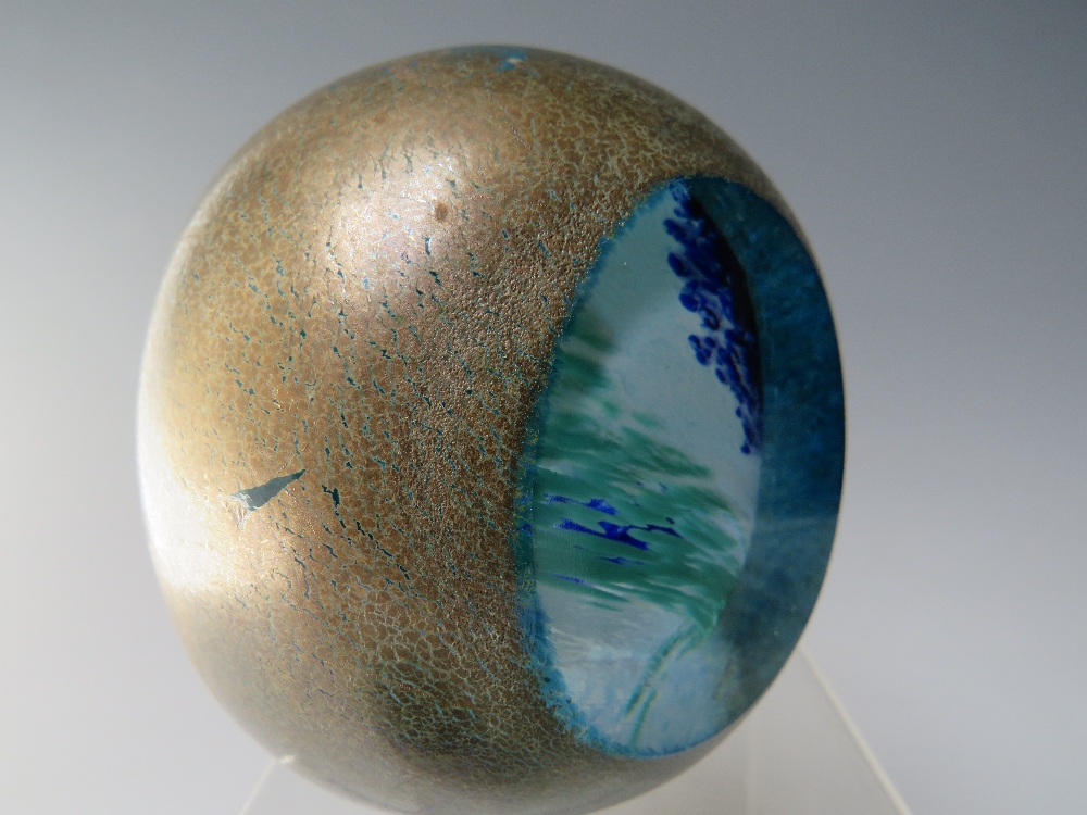 FOUR ITEMS OF IRIDESCENT LUSTRE STUDIO GLASSWARE, to include an Okra paperweight, and a signed Royal - Image 3 of 7