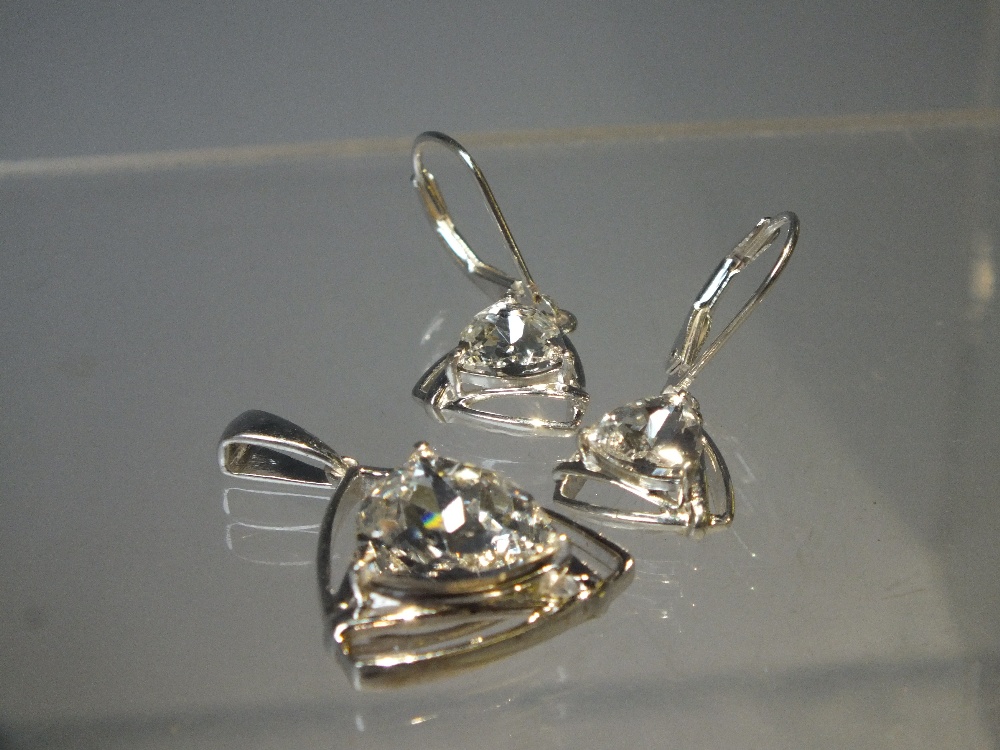 A COLLECTION OF MODERN SILVER JEWELLERY ITEMS, to include three pendant and earring sets (lacking - Image 2 of 7