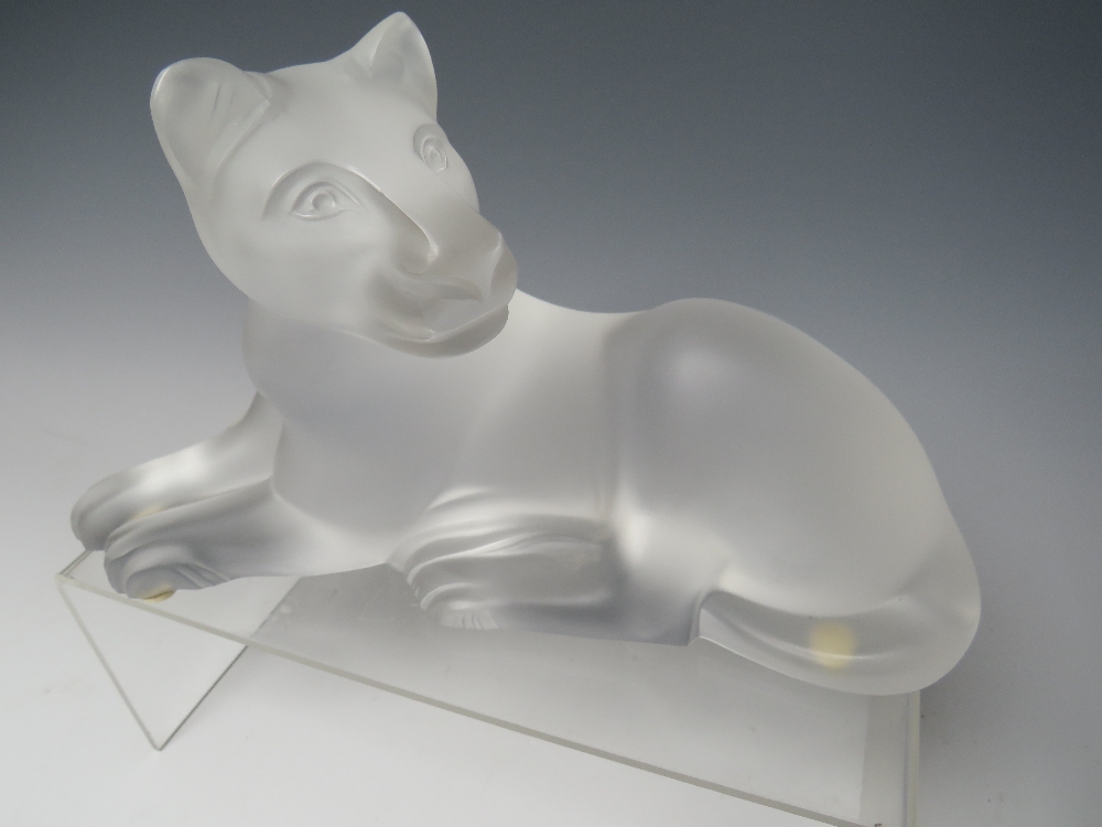 RENÉ LALIQUE (1860-1945). CRYSTAL FROSTED GLASS 'SIMBA' LIONESS FIGURINE / SCULPTURE, model 11662, - Image 2 of 4