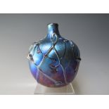 A NORMAN STUART CLARKE SIGNED IRIDESCENT STUDIO GLASS VASE, H 12 cm