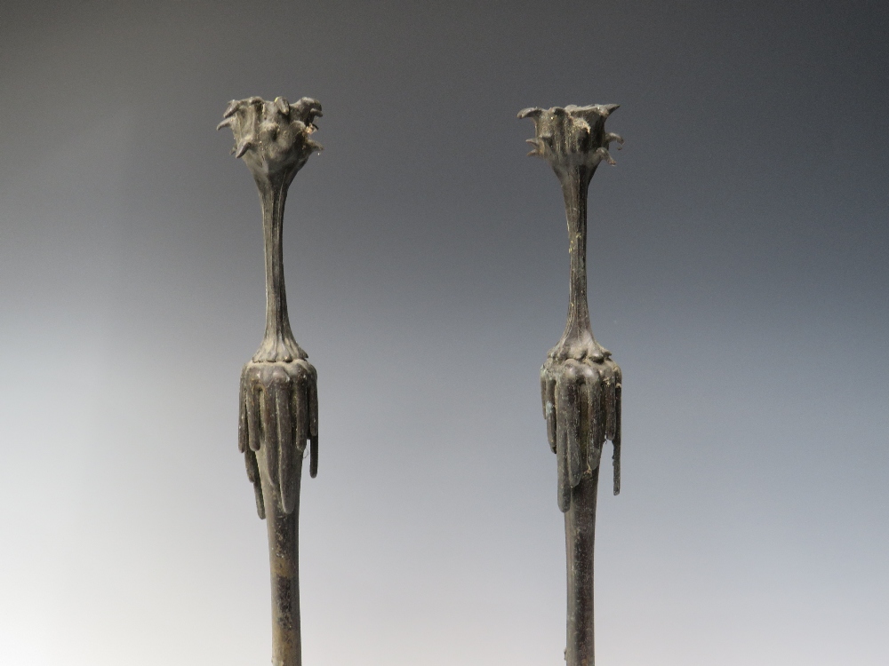 A PAIR OF ORIENTAL BRONZE TAPER CANDLESTICKS, unmarked, H 41 cm - Image 3 of 6