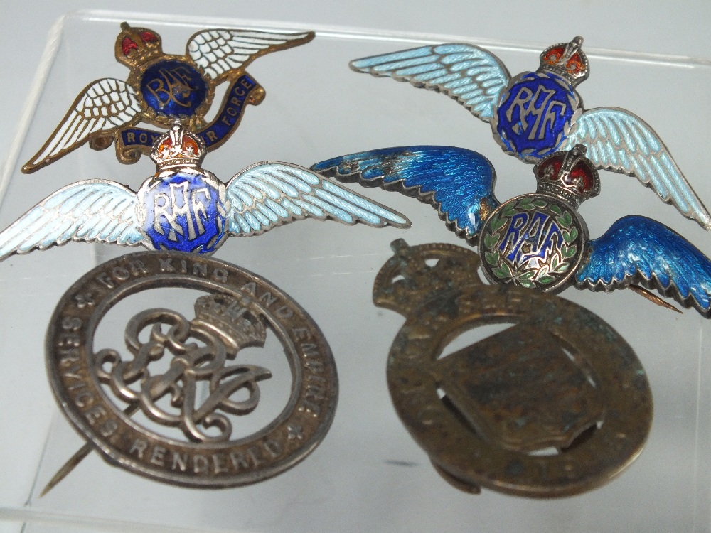 FOUR RAF WINGS / SWEETHEART BROOCHES. to include silver examples, together with a King & Empire