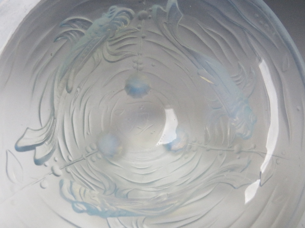 A JOBLING ART DECO OPALINE PRESSED GLASS 'FISH PATTERN' BOWL, rim Dia. 27.5 cm, H 11 cm - Image 3 of 7