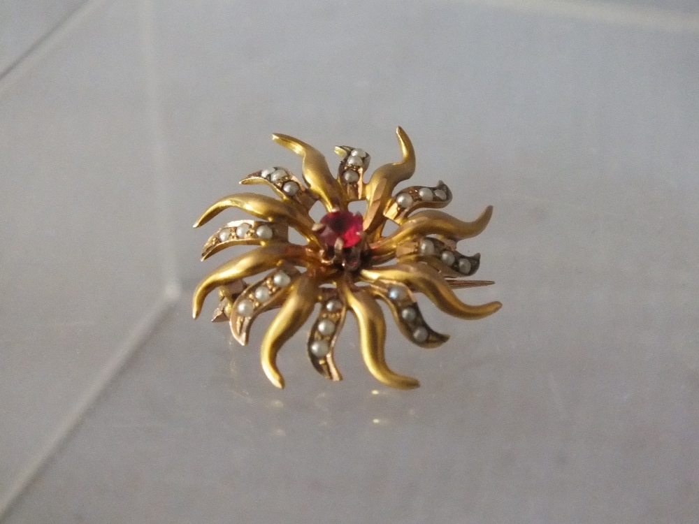 A VINTAGE SEED PEARL AND GEMSET SUNBURST GOLD BROOCH, indistinct carat mark to clasp, W 4 cm, - Image 2 of 5