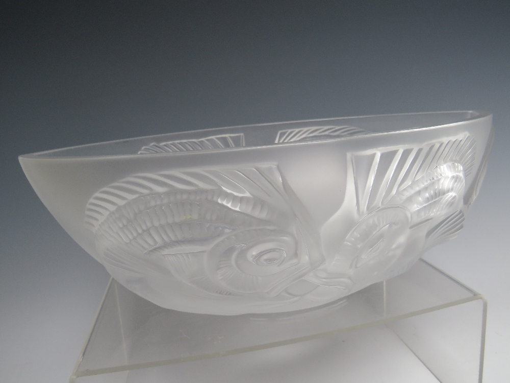 RENÉ LALIQUE (1860-1945). CRYSTAL FROSTED GLASS KUTA 'KISSING FISH' PATTERN CENTREPIECE, engraved - Image 3 of 5