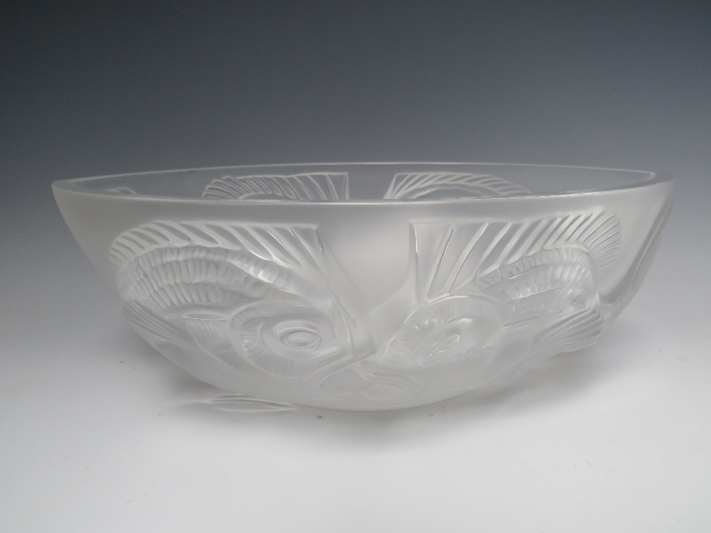 RENÉ LALIQUE (1860-1945). CRYSTAL FROSTED GLASS KUTA 'KISSING FISH' PATTERN CENTREPIECE, engraved