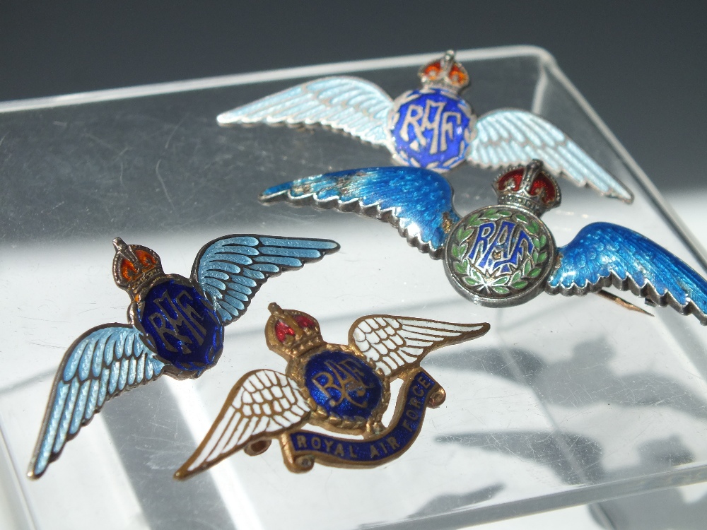 FOUR RAF WINGS / SWEETHEART BROOCHES. to include silver examples, together with a King & Empire - Image 2 of 4