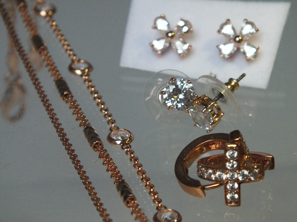 A COLLECTION OF MOSTLY ROSE GOLD TONE SILVER JEWELLERY ITEMS ETC, to include a selection of QVC