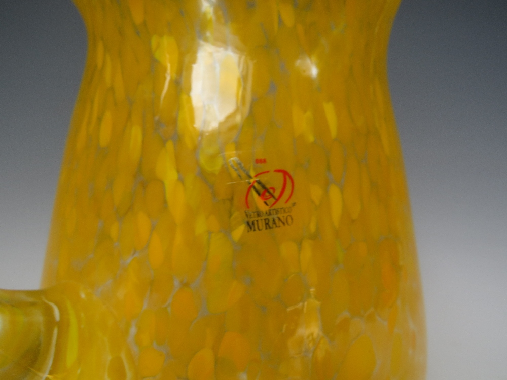 A VENETIAN MURANO GLASS LARGE PITCHER / LEMONADE JUG, embellished with a single millefiori cane - Image 2 of 5