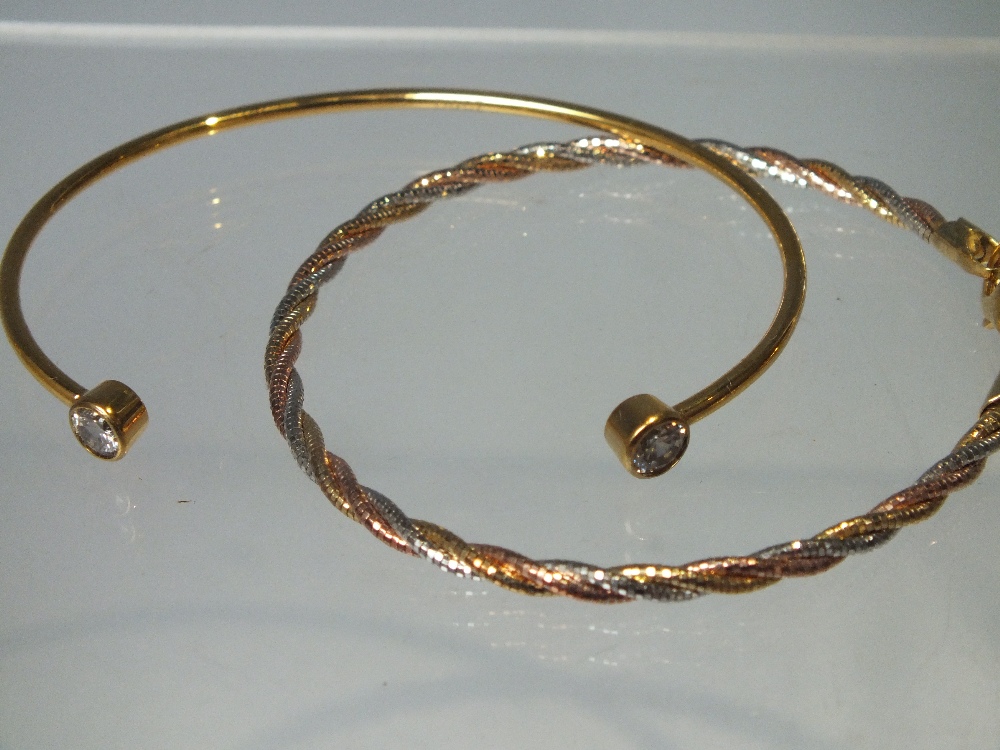 A COLLECTION OF MOSTLY GOLD TONE SILVER JEWELLERY ITEMS, to include a selection of QVC Diamonique - Image 2 of 6