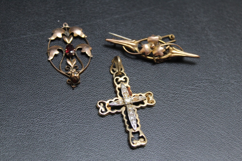 A HALLMARKED 9 CARAT GOLD CROSS PENDANT, approx weight 4.7g, H 5 cm, together with a 9ct Edwardian