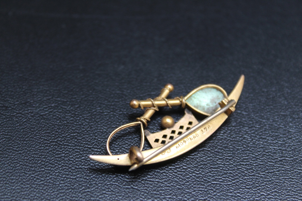 A NOVELTY 9CT GOLD TENNIS THEMED BROOCH, one racket missing its mother of pearl inlay, approx weight - Image 2 of 2