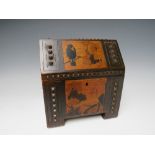 AN EARLY 20TH CENTURY ARTS AND CRAFTS MOVEMENT CASKET WITH INLAID DECORATION, H 20 cm, W 18 cm, D 13