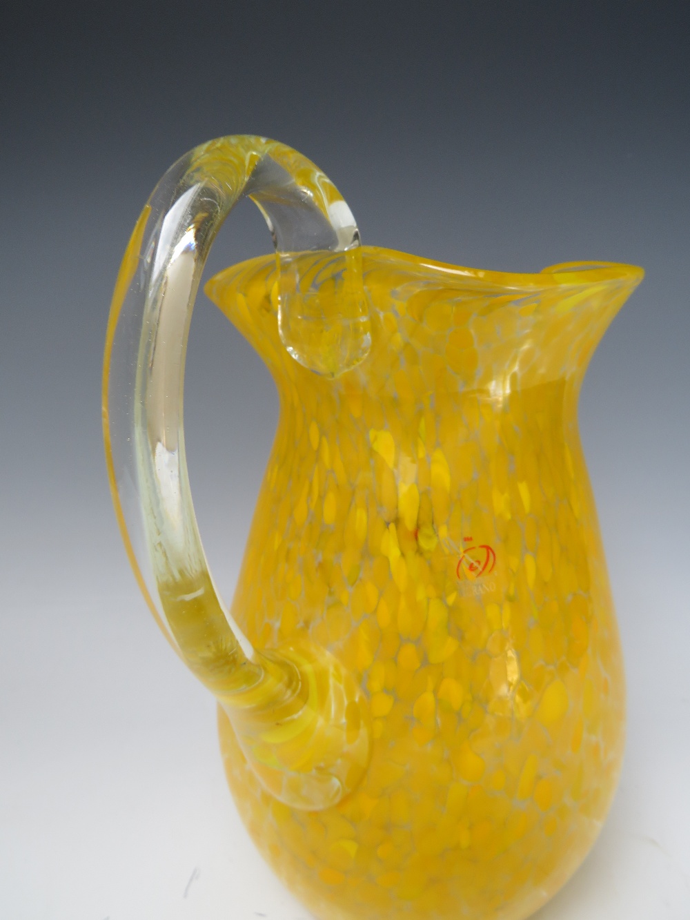 A VENETIAN MURANO GLASS LARGE PITCHER / LEMONADE JUG, embellished with a single millefiori cane - Image 3 of 5