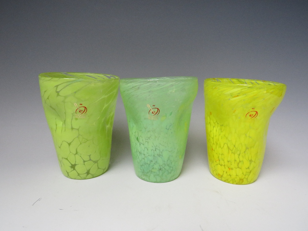 A SET OF THREE VENETIAN MURANO DRINKING GLASSES, comprising three freeform tumblers, finished in - Image 3 of 6