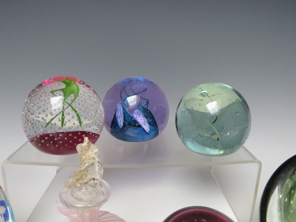 A COLLECTION OF STUDIO GLASS TO INCLUDE CAITHNESS PAPERWEIGHTS, a Whitefriars bubble inclusion green - Image 2 of 7