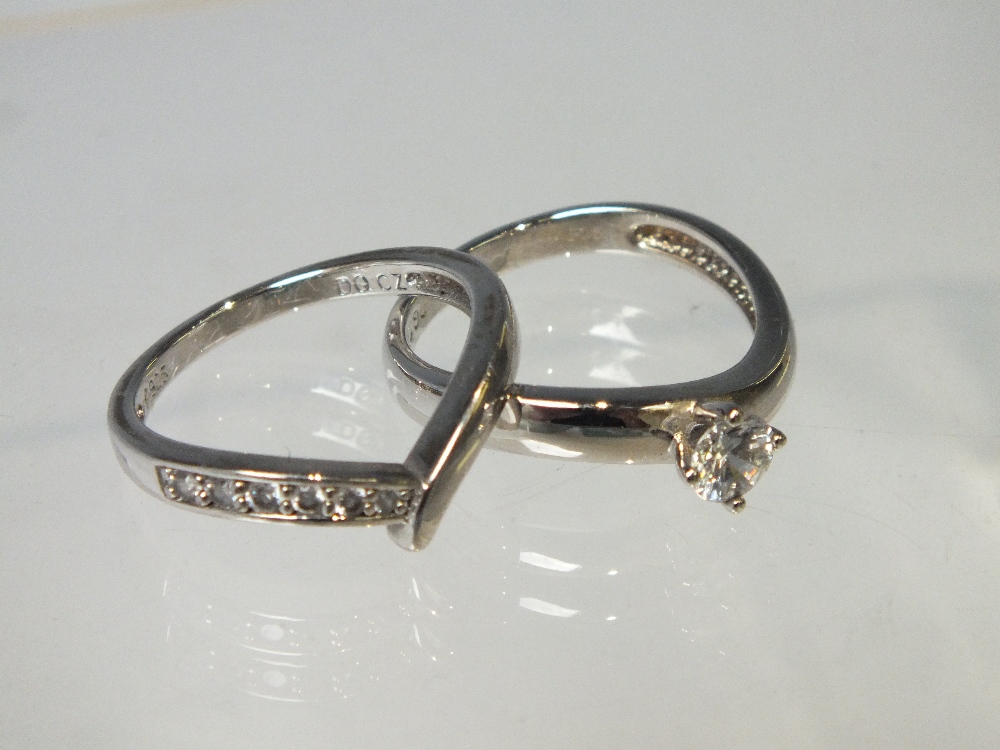 A COLLECTION OF MODERN SILVER JEWELLERY ITEMS, to include QVC Diamonique examples, comprising a - Image 3 of 6