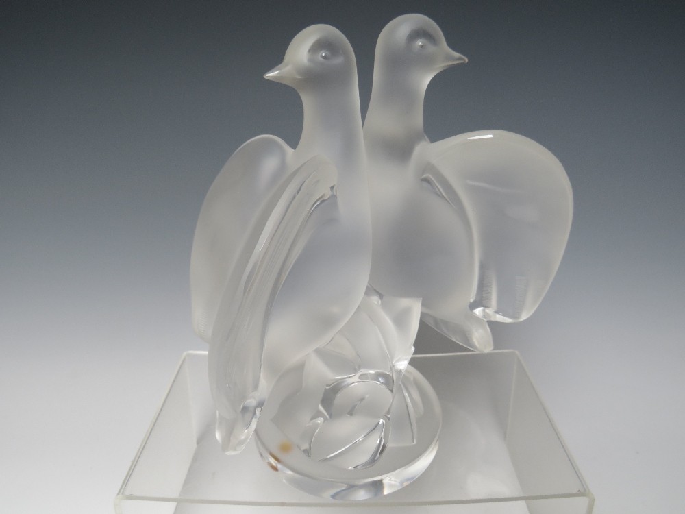 RENÉ LALIQUE (1860-1945). CRYSTAL FROSTED GLASS ARIANE DOVES FIGURINE, model 11638, engraved marks - Image 3 of 5