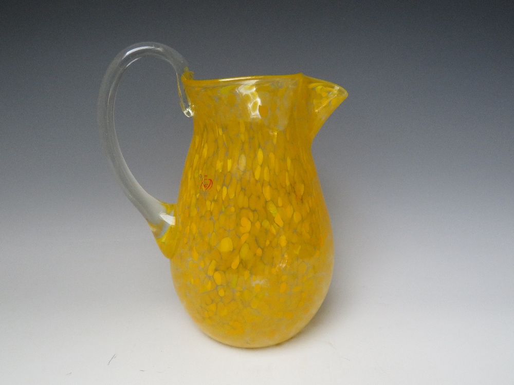 A VENETIAN MURANO GLASS LARGE PITCHER / LEMONADE JUG, embellished with a single millefiori cane - Image 4 of 5