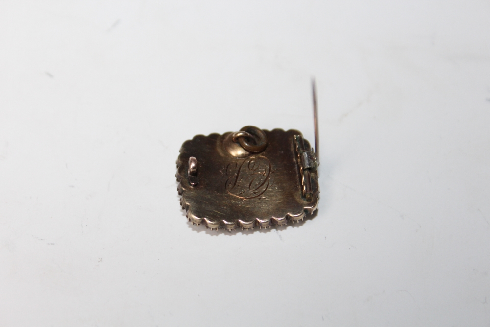 FOUR ANTIQUE MOURNING BROOCHES, varying styles and designs, to include a Victorian large yellow - Image 5 of 9