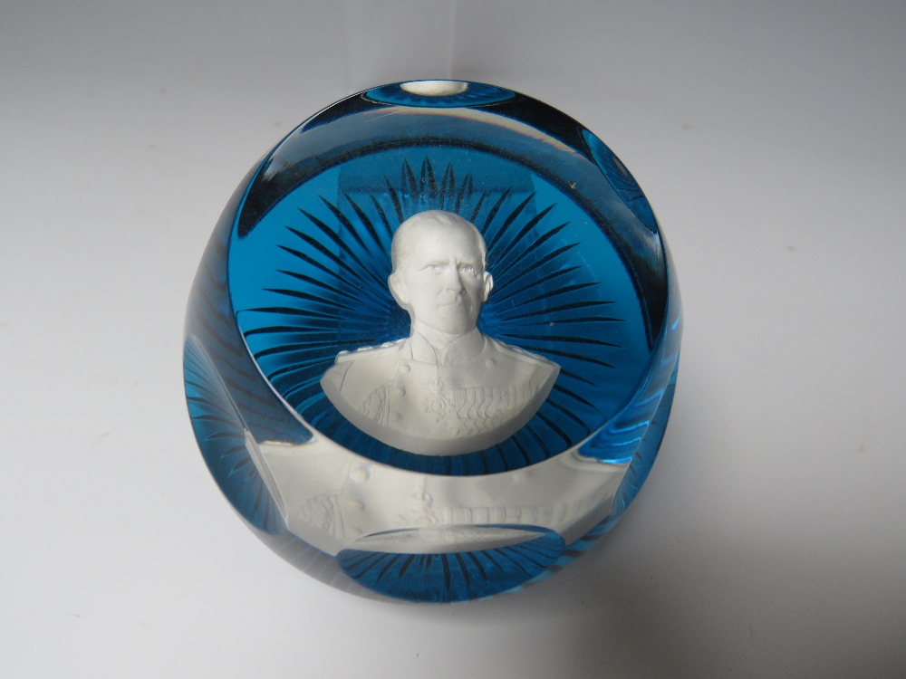 A SET OF FOUR BACCARAT CRYSTAL ROYALTY CAMEO / PORTRAIT PAPERWEIGHTS, comprising HM Queen - Image 5 of 6
