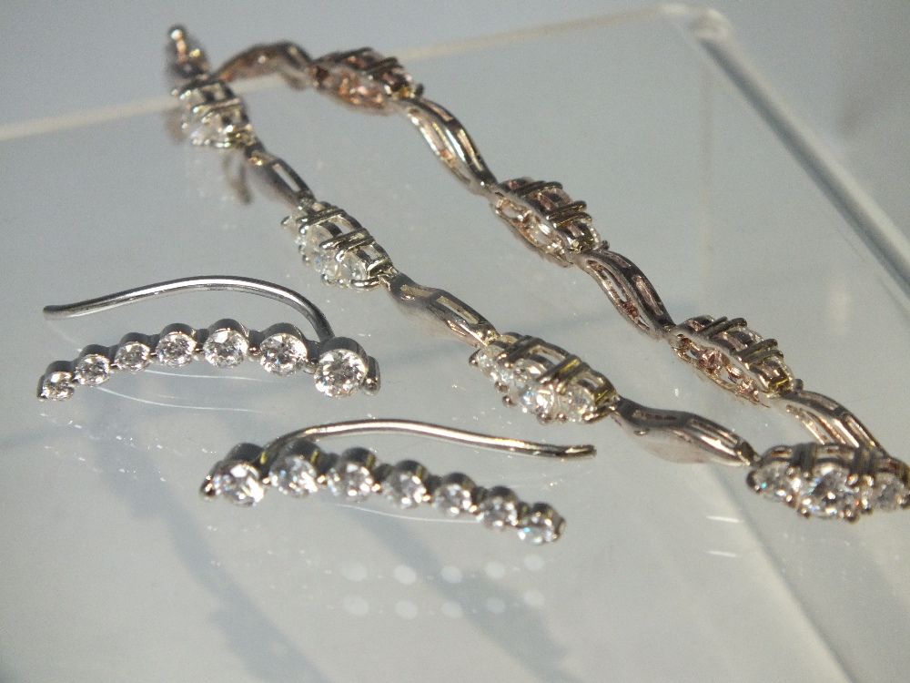 A COLLECTION OF MODERN SILVER JEWELLERY ITEMS, to include QVC Diamonique examples, comprising a - Image 5 of 6