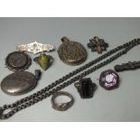 A COLLECTION OF VINTAGE SILVER AND WHITE METAL JEWELLERY ITEMS, to include a selection of rings,