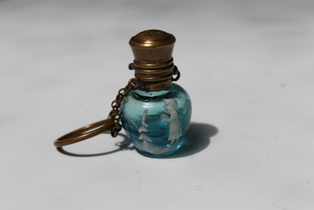 A VINTAGE MARY GREGORY MINIATURE GLASS SCENT BOTTLE, with brass hinged top and glass stopper, H 3. - Image 2 of 4