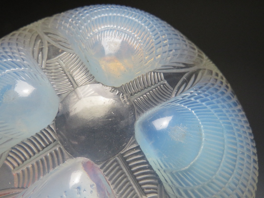 RENÉ LALIQUE (1860-1945). AN EARLY 20TH CENTURY COQUILLES PATTERN OPALESCENT GLASS BOWL, impressed - Image 5 of 5