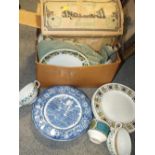 A BOX OF ASSORTED CHINA TO INCLUDE A BOXED IRONSTONE CHINA SET, RETRO DINING PLATES ETC.