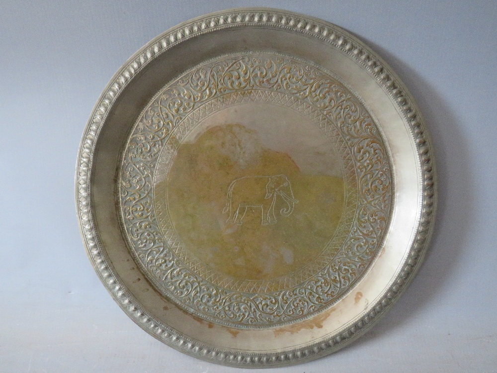 AN ANGLO INDIAN CIRCULAR METAL TRAY EMBELLISHED WITH ISLAMIC SCRIPT, Dia. 34 cm, together with two - Image 6 of 6