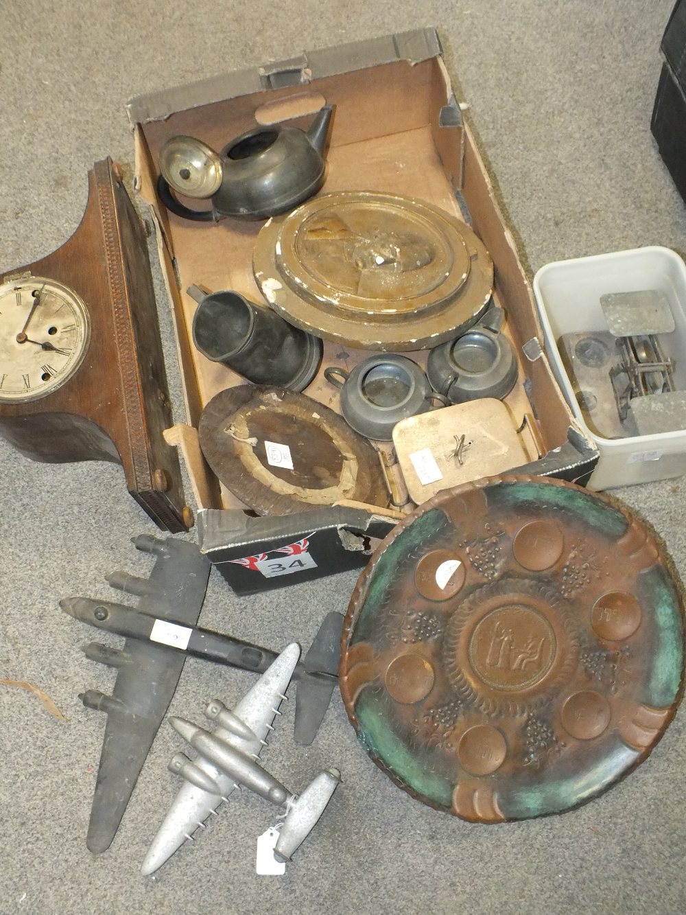 A TRAY OF COLLECTABLES TO INCLUDE A NAPOLEON HAT MANTLE CLOCK, PEWTER TEA SERVICE ETC