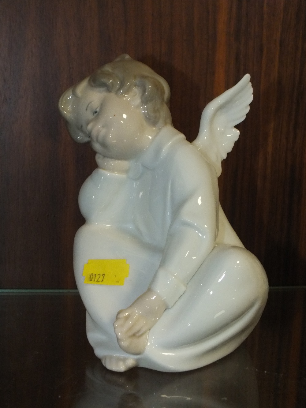 THREE LARGE LLADRO FIGURES COMPRISING OF A BOY WITH A CROSS, A SEATED CHERUB AND A SEATED LADY - Image 4 of 4