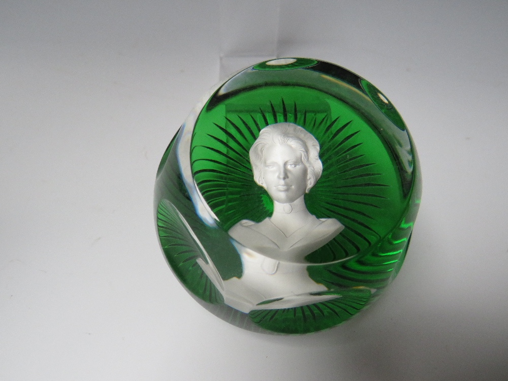 A SET OF FOUR BACCARAT CRYSTAL ROYALTY CAMEO / PORTRAIT PAPERWEIGHTS, comprising HM Queen - Image 4 of 6