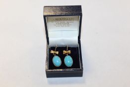 A PAIR OF YELLOW METAL AND TURQUOISE EARRINGS STAMPED 800