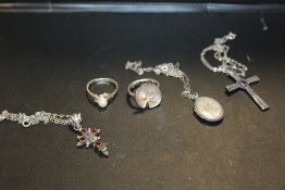 A QUANTITY OF VINTAGE SILVER JEWELLERY