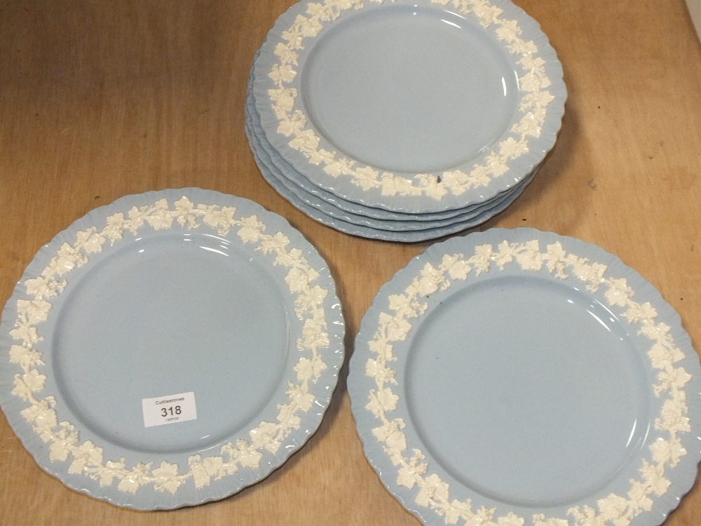A SET OF SIX WEDGWOOD QUEENSWARE DINING PLATES