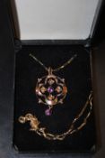 A 9 CARAT GOLD AMETHYST PENDANT NECKLACE ON CHAIN