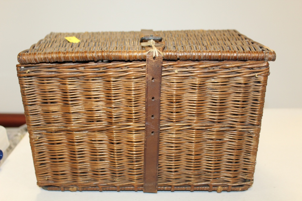 AN ANTIQUE WICKER PICNIC SET BY G W S & S - Image 3 of 3