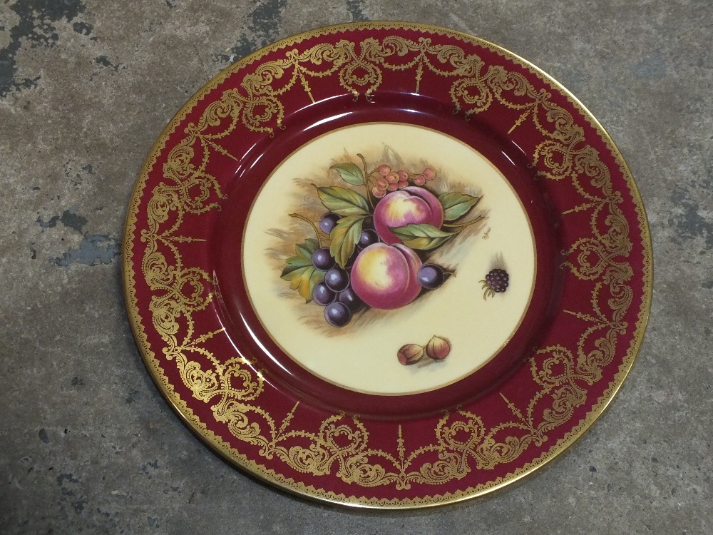 A COLLECTION OF GILDED CABINET PLATES TO INCLUDE AYNSLEY ORCHARD GOLD, AYNSLEY COBALT BLUE, CRESCENT - Image 3 of 4