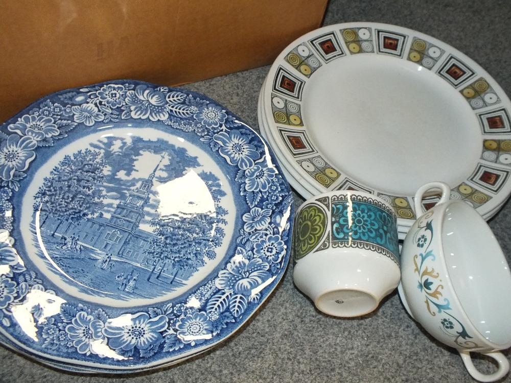 A BOX OF ASSORTED CHINA TO INCLUDE A BOXED IRONSTONE CHINA SET, RETRO DINING PLATES ETC. - Image 2 of 3