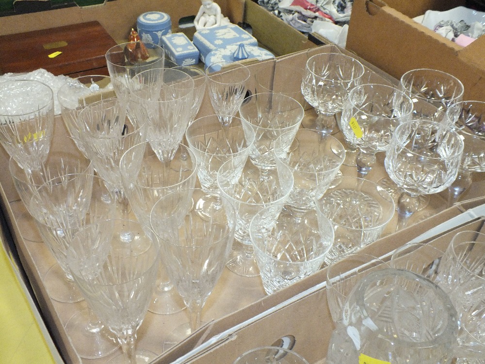 TWO TRAYS OF ASSORTED CUT GLASS TO INCLUDE STUART CRYSTAL CHAMPAGNE FLUTES, BOWLS ETC - Image 2 of 3